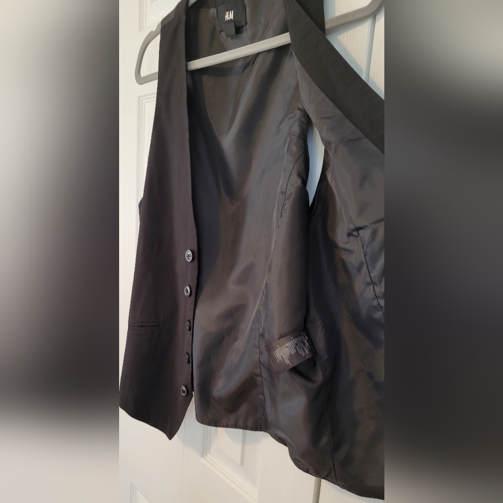 Men's H&M Black Vest Size 40R 20" P2P 26" Length - Picture 5 of 11